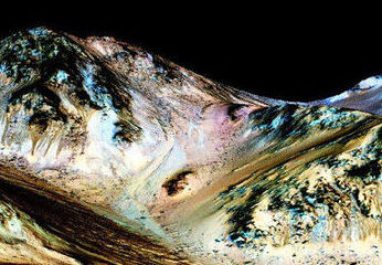 火星上找到有液态水活动的“强有力”证据