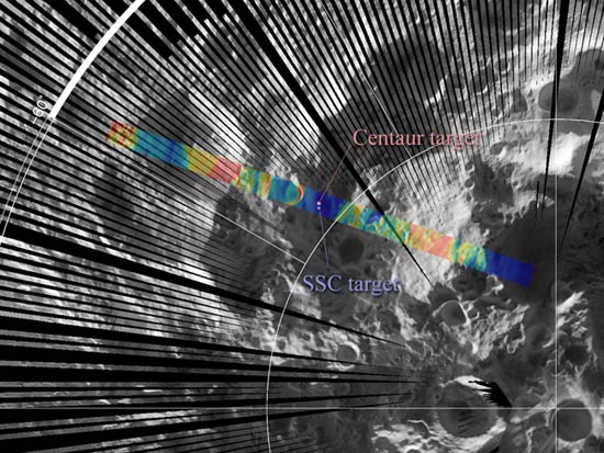 美宇航局月球勘测轨道飞行器(LRO)日前向地面控制中心发回了LCROSS探测器上周连续两次撞击月球表面的图像和温度图。